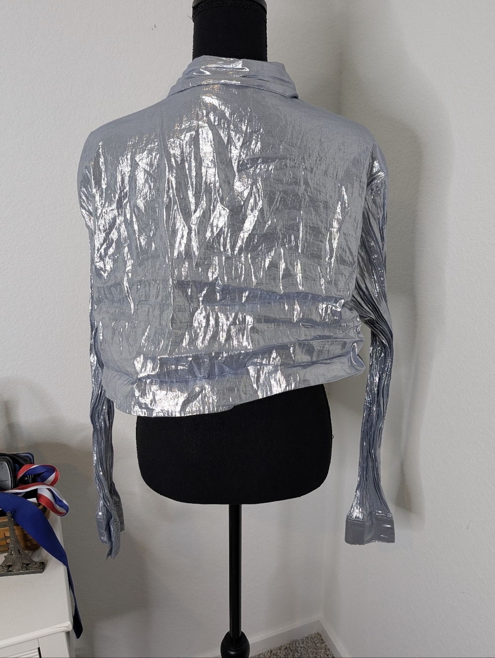 💘 Justine Skye X H&M Silver Metallic Crop Top Button Down Long Sleeve Size L - Picture 4 of 7